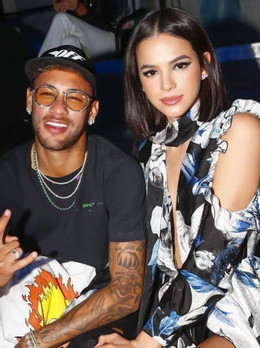 https://static-images.vnncdn.net/vps_images_publish/000001/000003/2026/2/5/neymar-bruna-marquezine-1-962.jpg