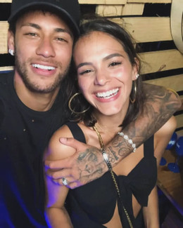 https://static-images.vnncdn.net/vps_images_publish/000001/000003/2026/2/5/neymar-bruna-marquezine-2-963.webp