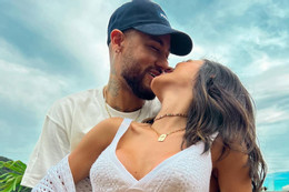 Giữa lãng mạn và áp lực Neymar lắm tài, nhiều… scandal: Đời tư lấn át bóng đá