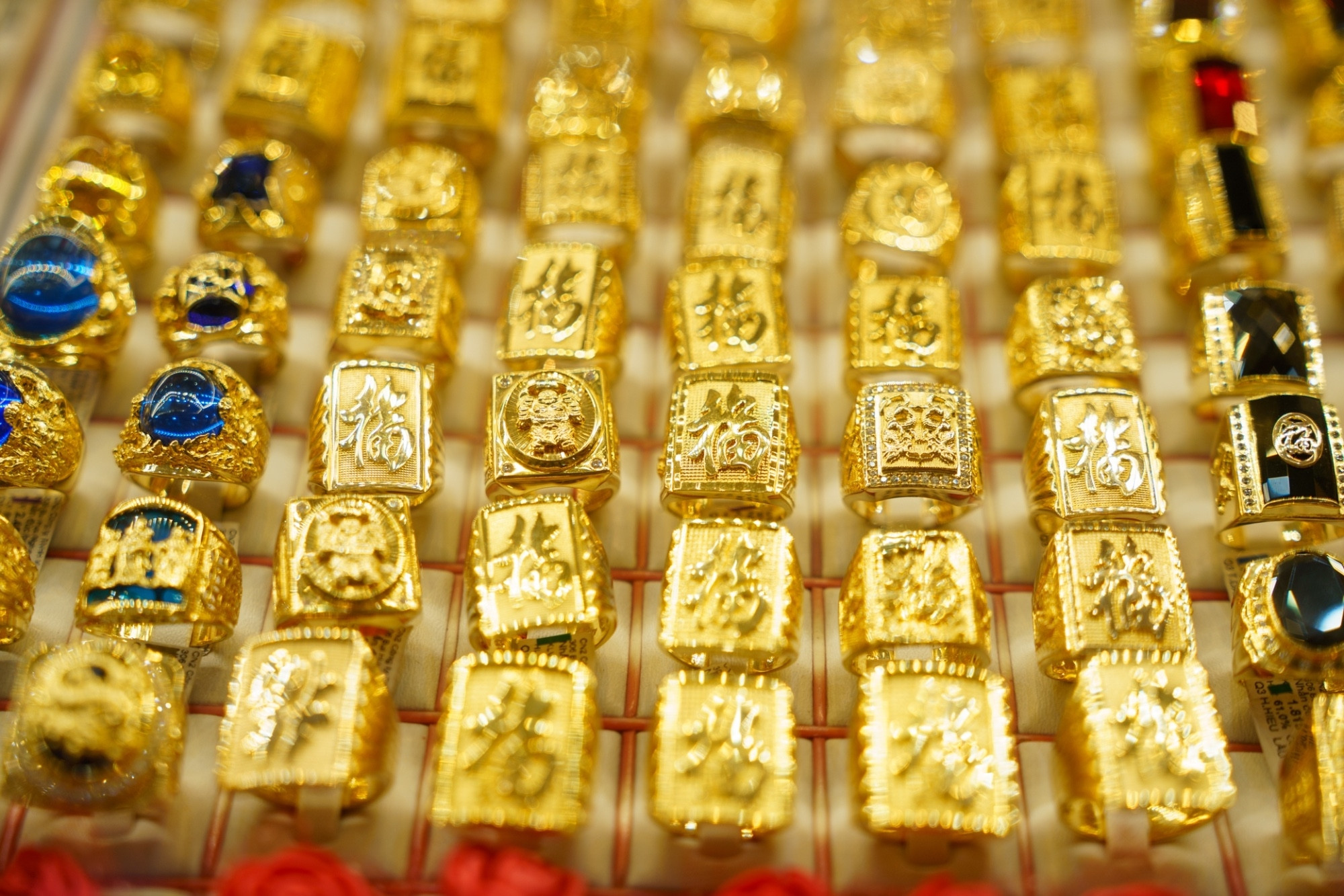 Giá vàng thế giới lao dốc, rời xa ngưỡng 5.000 USD/ounce