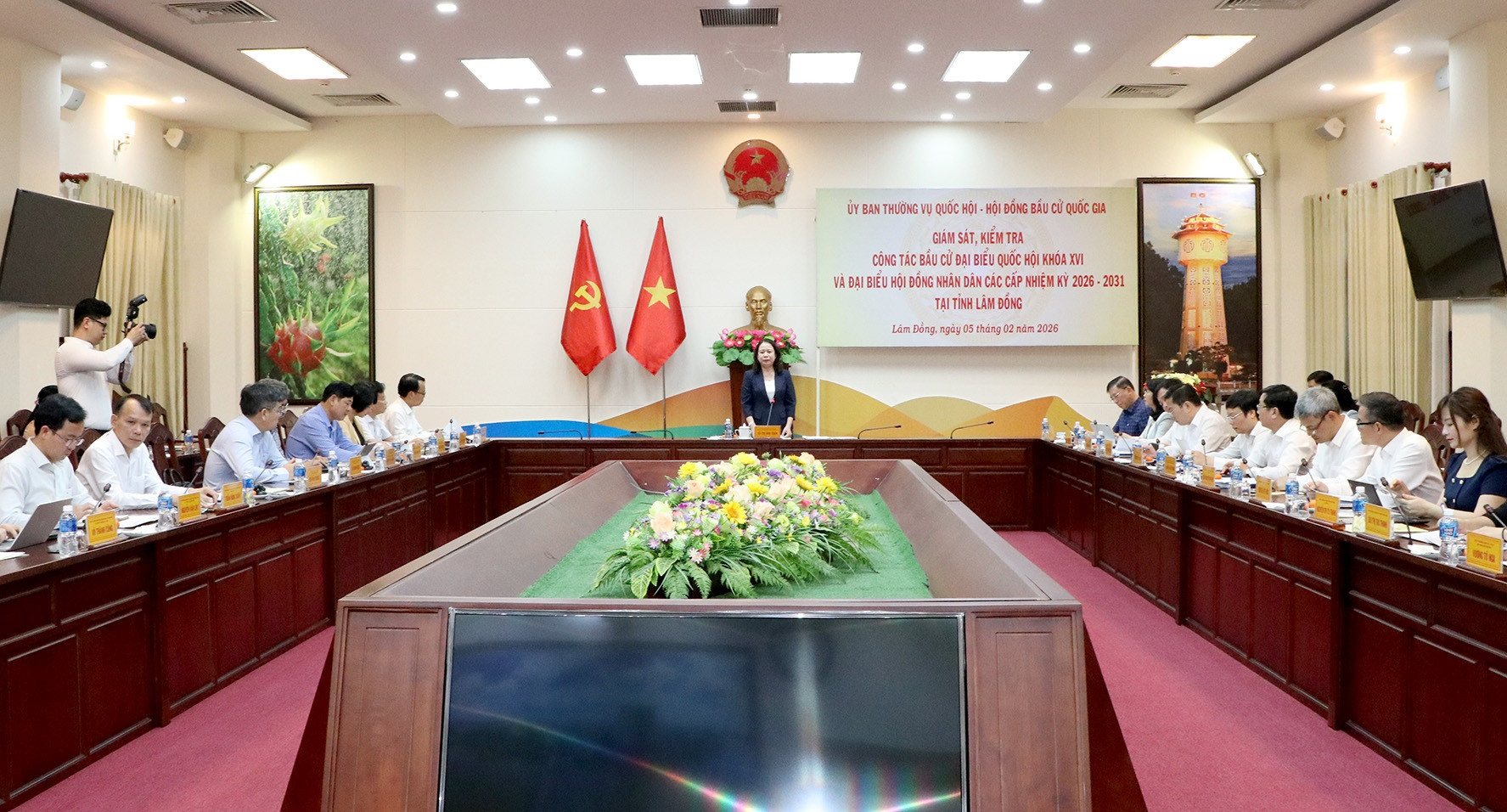 Phó Chủ tịch nước Võ Thị Ánh Xuân kiểm tra công tác chuẩn bị bầu cử tại Lâm Đồng.jpg