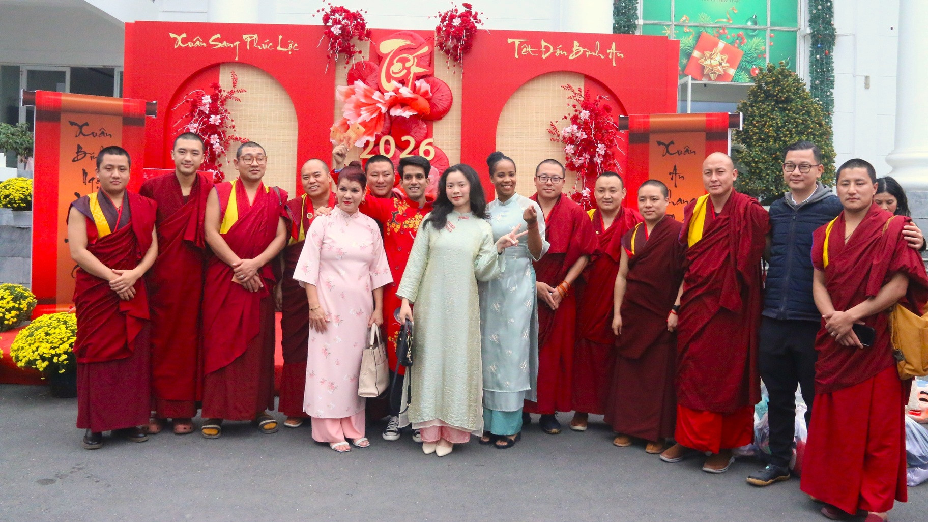 sinh viên chơi Tết (13).JPG