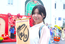 sinh viên chơi Tết (2).JPG