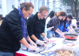 sinh viên chơi Tết (8).JPG