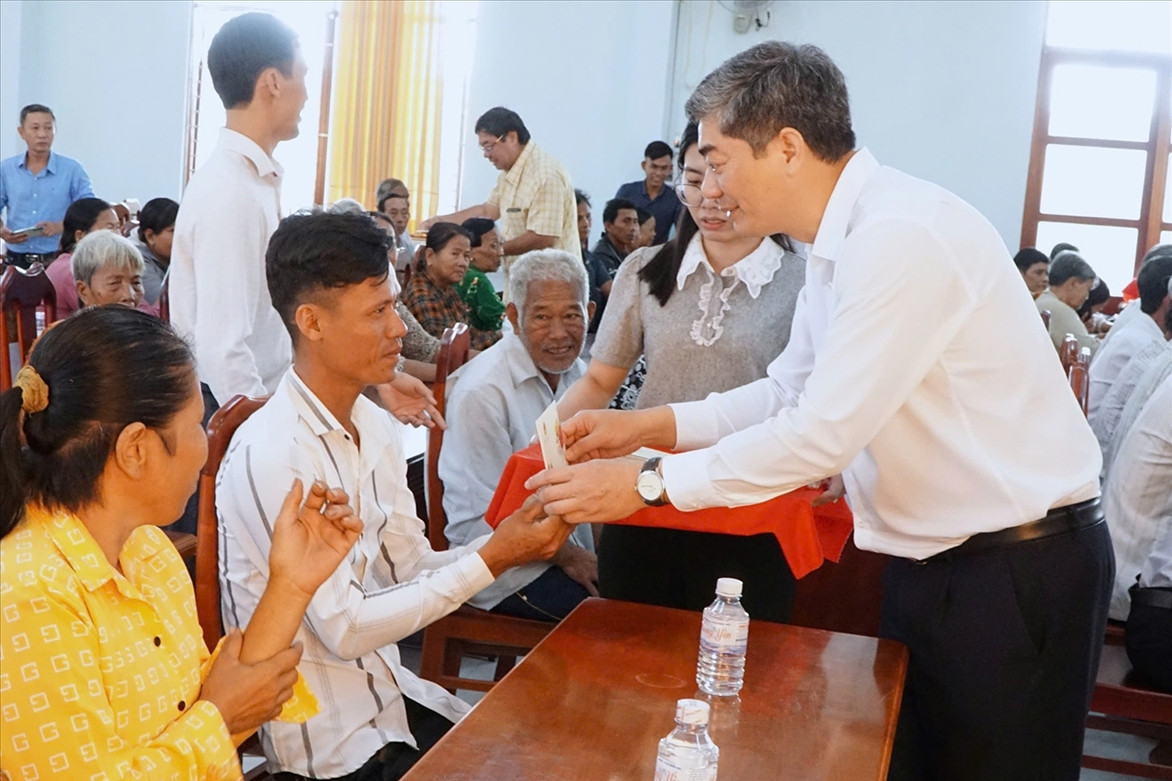 Thứ trưởng Y Vinh Tơr thăm, chúc Tết đồng bào dân tộc thiểu số tại TP Cần Thơ