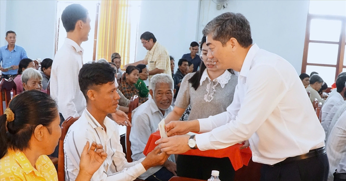 Thứ trưởng Y Vinh Tơr thăm, chúc Tết đồng bào dân tộc thiểu số tại TP Cần Thơ