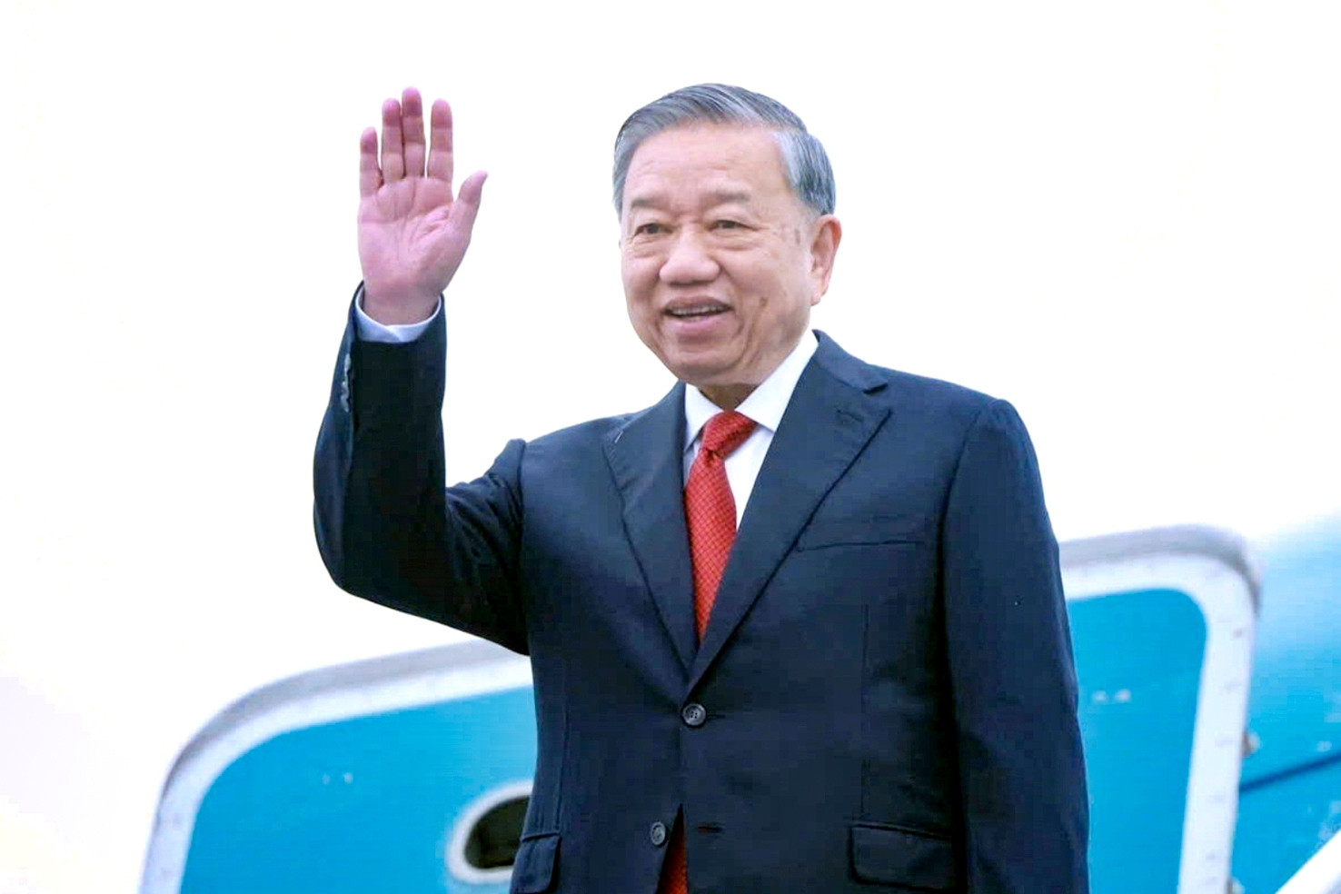 Tổng Bí thư lên đường thăm cấp nhà nước tới Lào