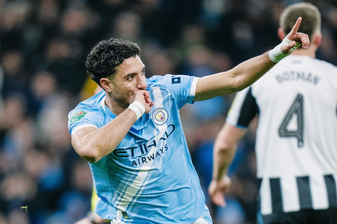 Vùi dập Newcastle, Man City hẹn Arsenal ở chung kết cúp Liên đoàn