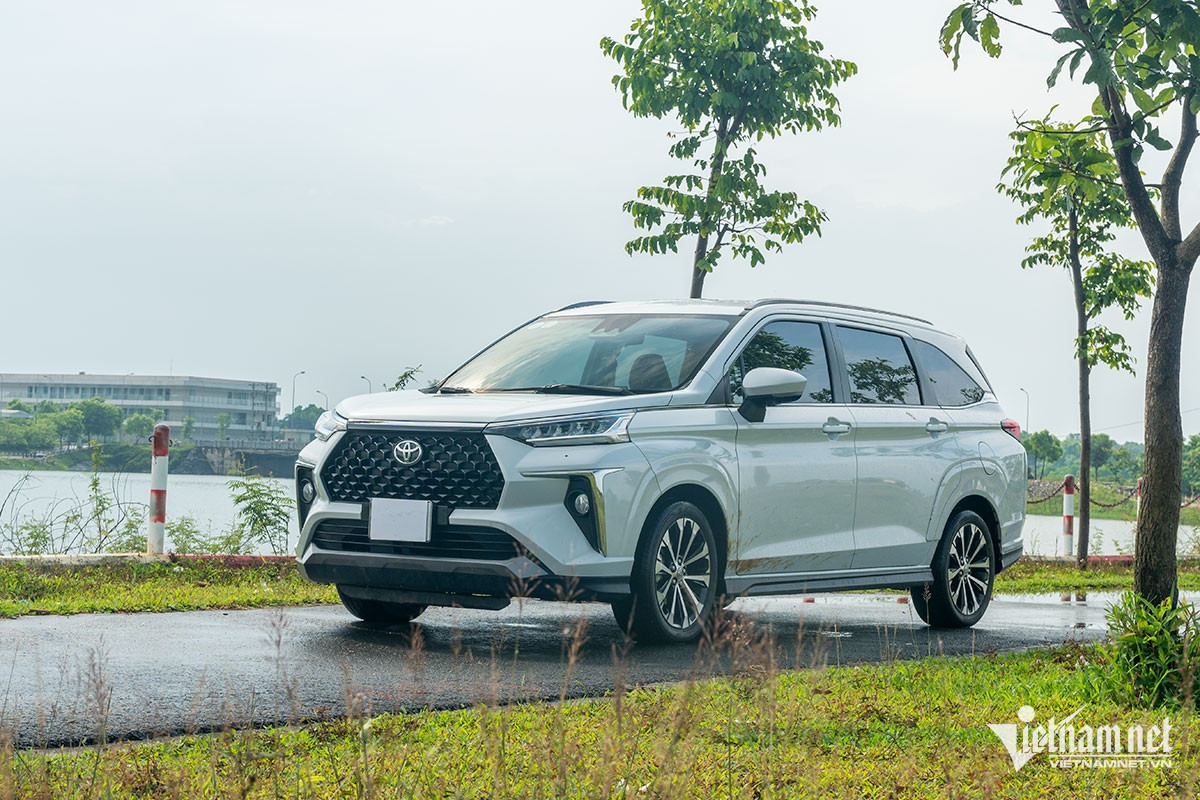 W-toyota veloz 2 395.jpeg