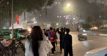 Bản tin sáng 6/2: Nhóm trẻ em bắt chước 'chích kèn', nhảy theo tiếng còi xe tải