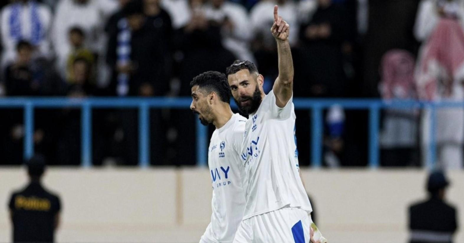 Benzema lập hat-trick trận ra mắt, Al Hilal cho Al Nassr 'ngửi khói'