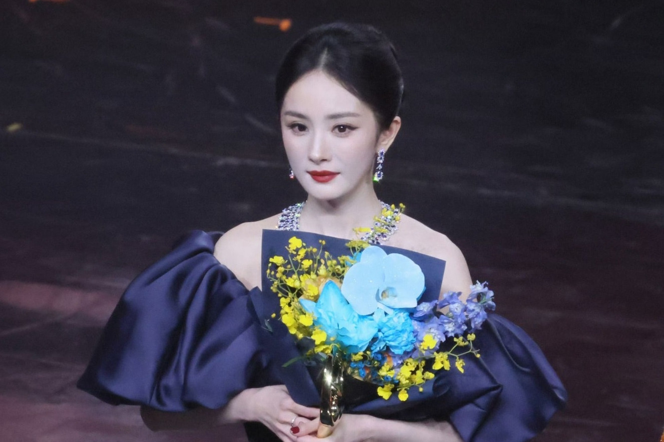 Diễn viên Dương Mịch lên tiếng về ồn ào tranh vị trí trung tâm với đồng nghiệp