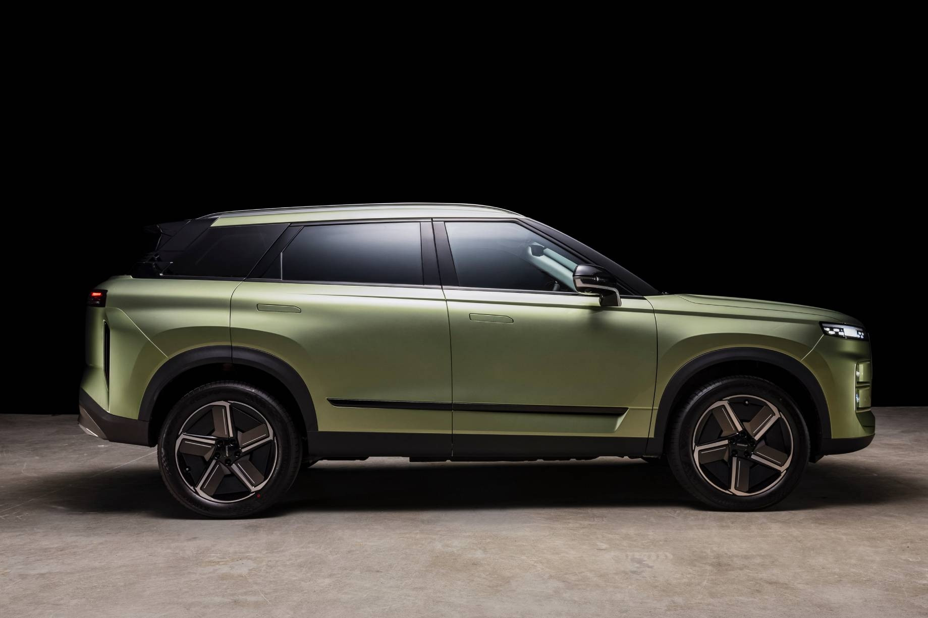 Mẫu xe giá rẻ 'hao hao' Land Rover bất ngờ bán chạy hơn cả Ford và Nissan