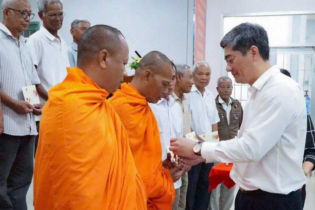 Tiếp tục khơi dậy tinh thần tự tin, tự lực, tự cường trong đồng bào DTTS