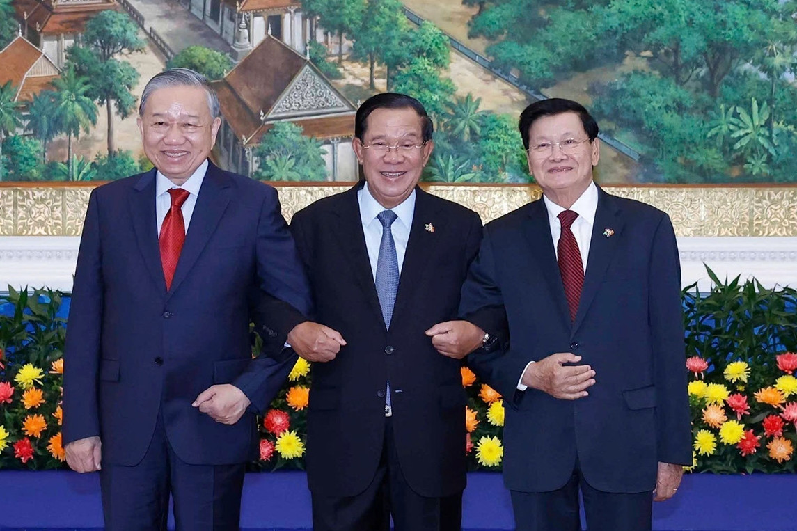 Tổng Bí thư đồng chủ trì cuộc gặp người đứng đầu ba Đảng Việt Nam-Campuchia-Lào