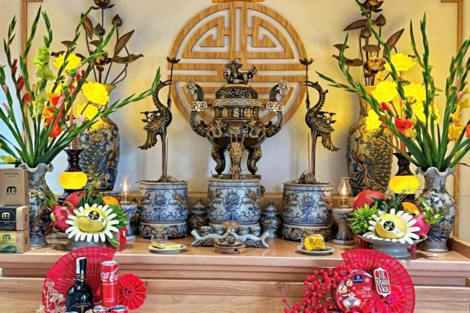 Văn khấn an vị bát hương sau khi bao sái bàn thờ, rút tỉa chân nhang năm 2026