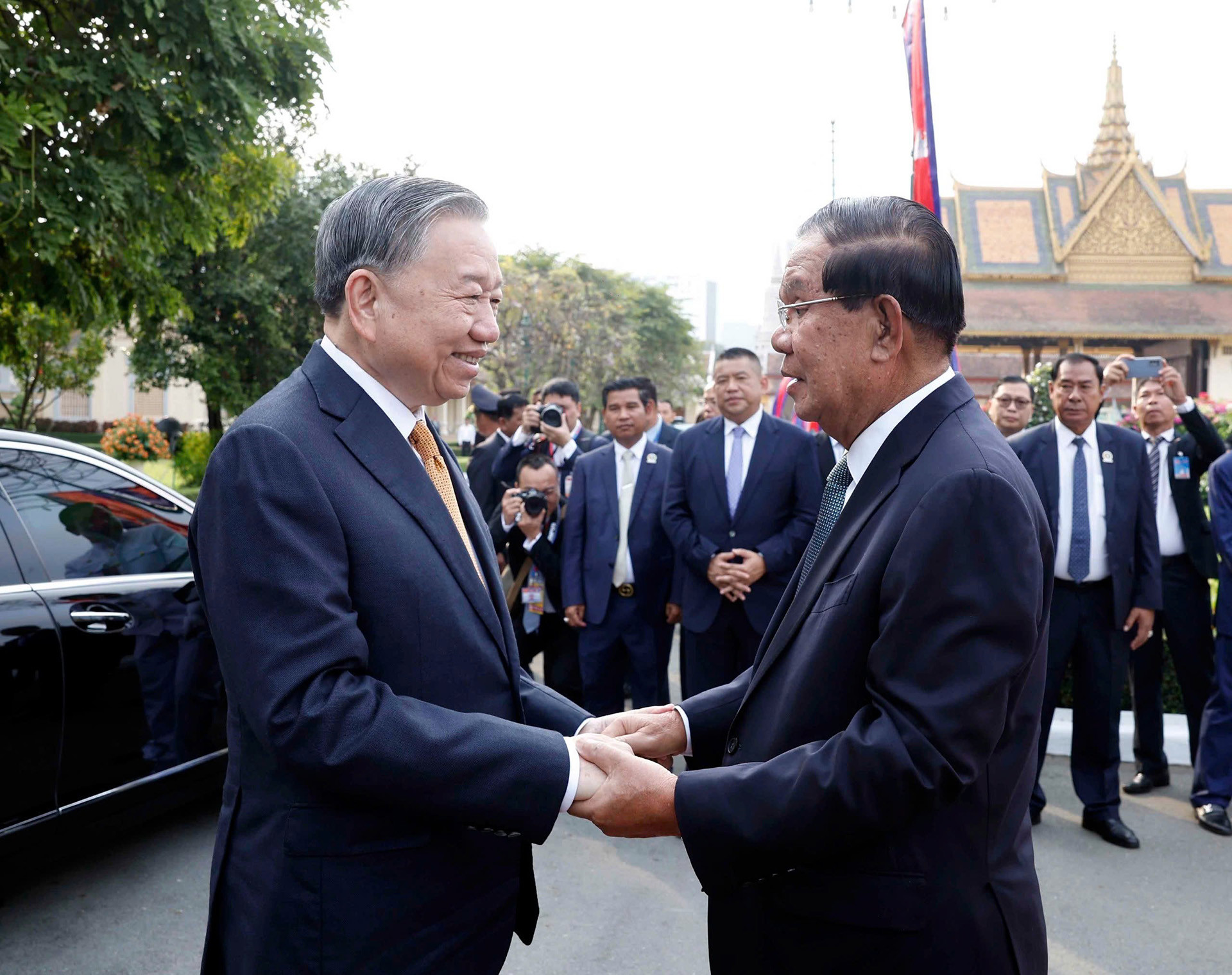 Tổng Bí thư Tô Lâm hội kiến Samdech Techo Hun Sen
