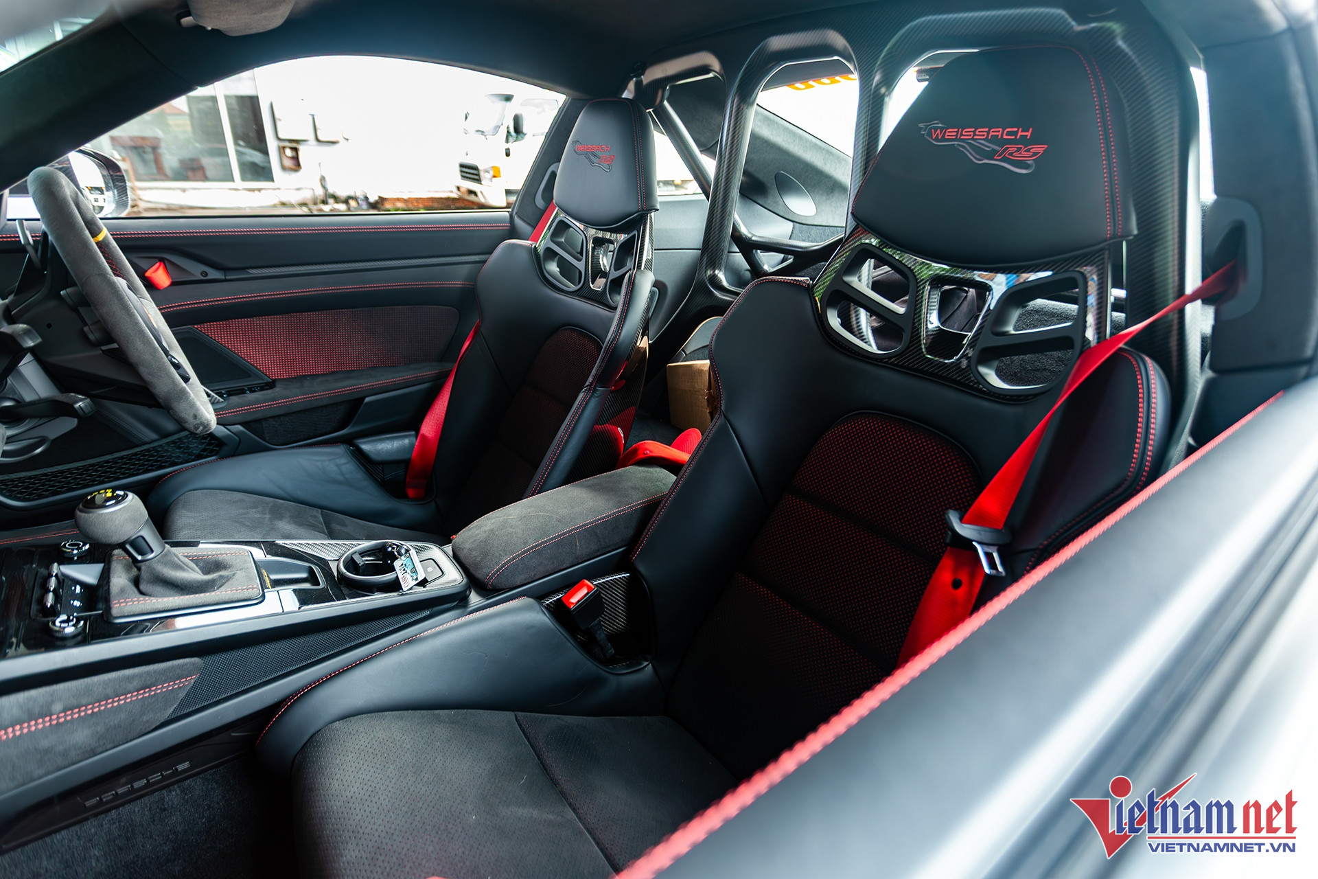 https://static-images.vnncdn.net/vps_images_publish/000001/000003/2026/2/6/w-911-gt3-rs-8jpg-1545.jpg