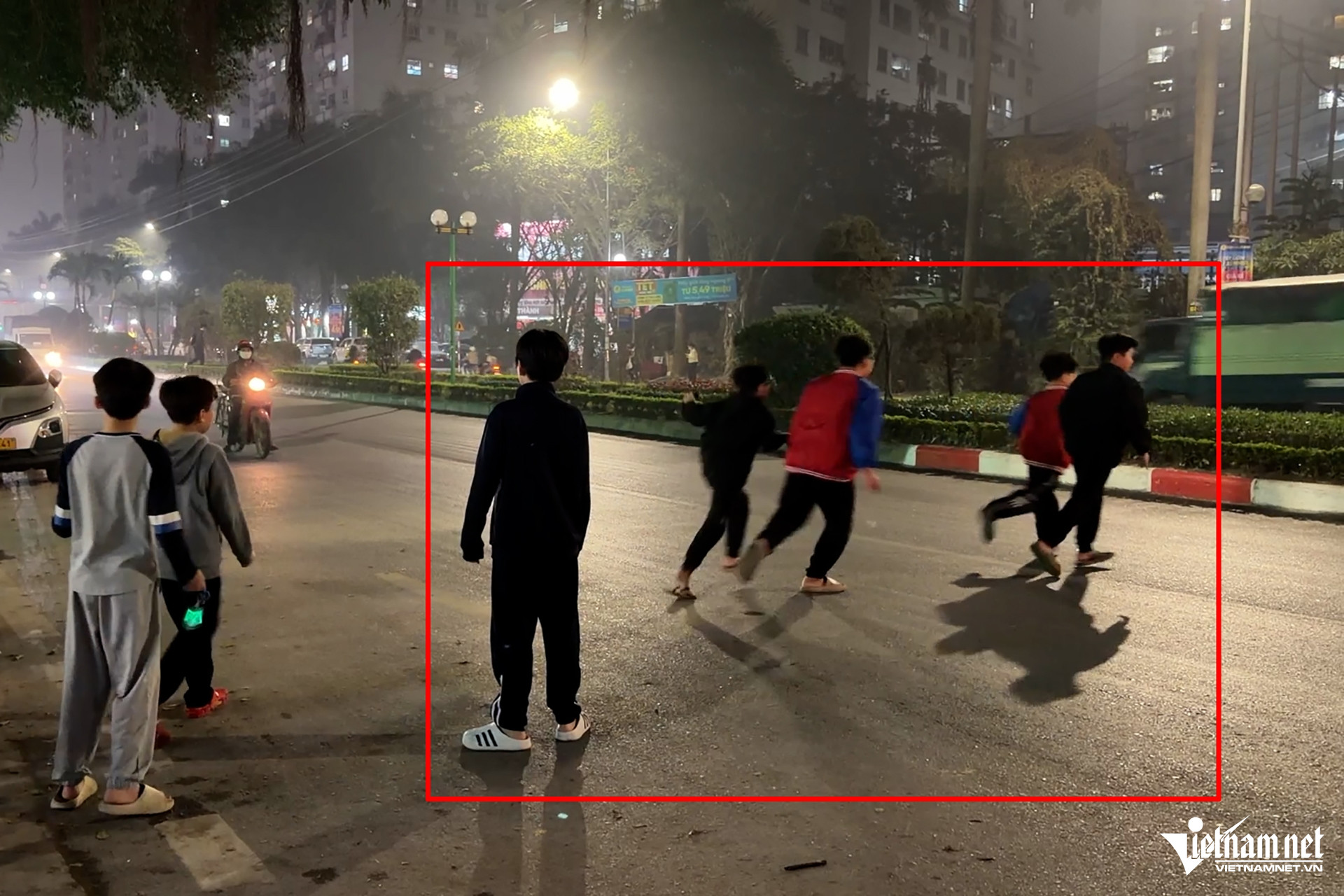 W-ngay mua xe tai.00_00_10_12.Still002.jpg