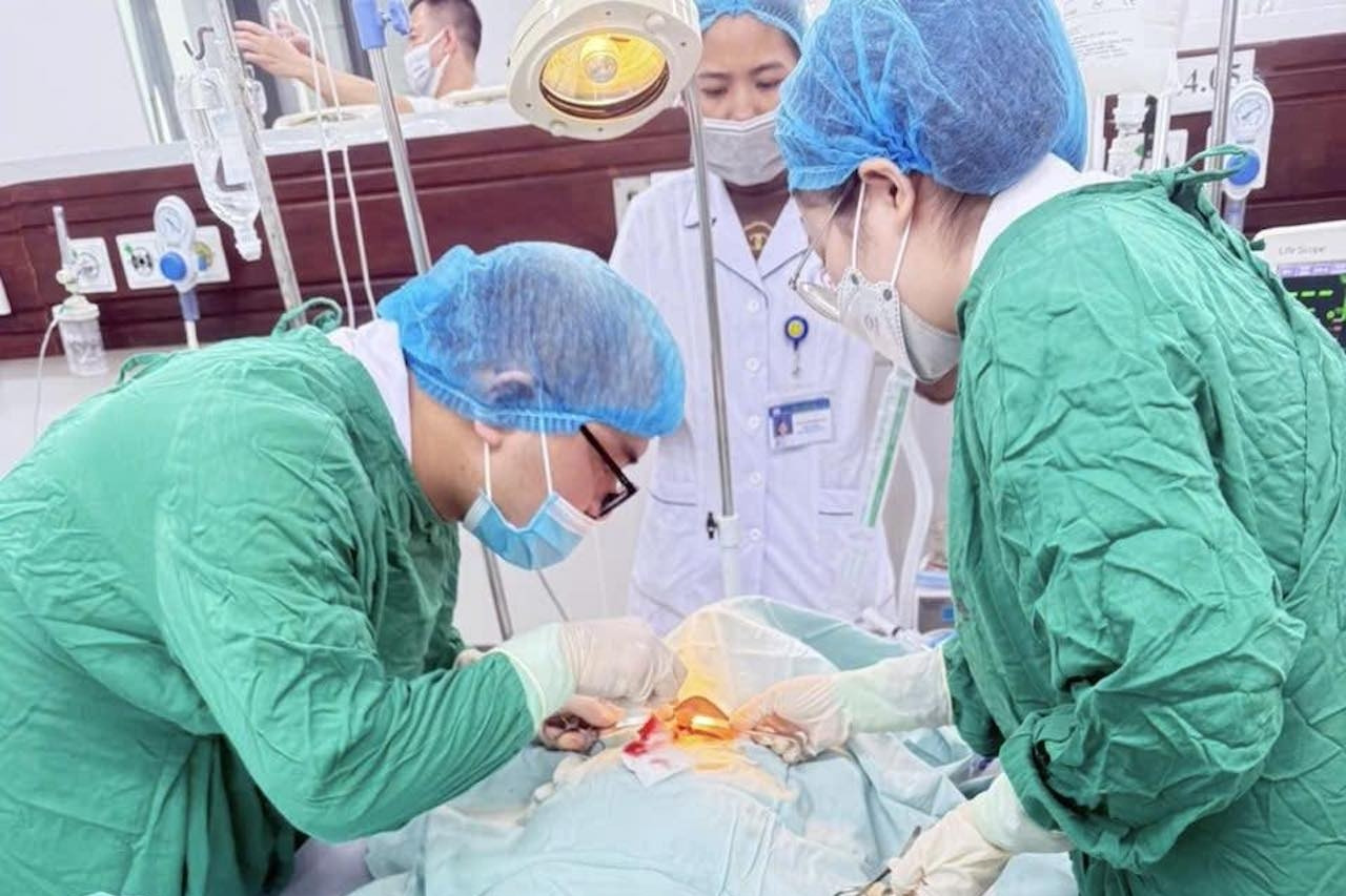 10 phút chạy đua cứu sống bệnh nhân ngừng tuần hoàn ngoại viện