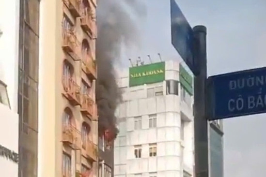 Bản tin trưa 7/2: Nhà hàng 5 tầng bốc cháy giữa trung tâm TPHCM