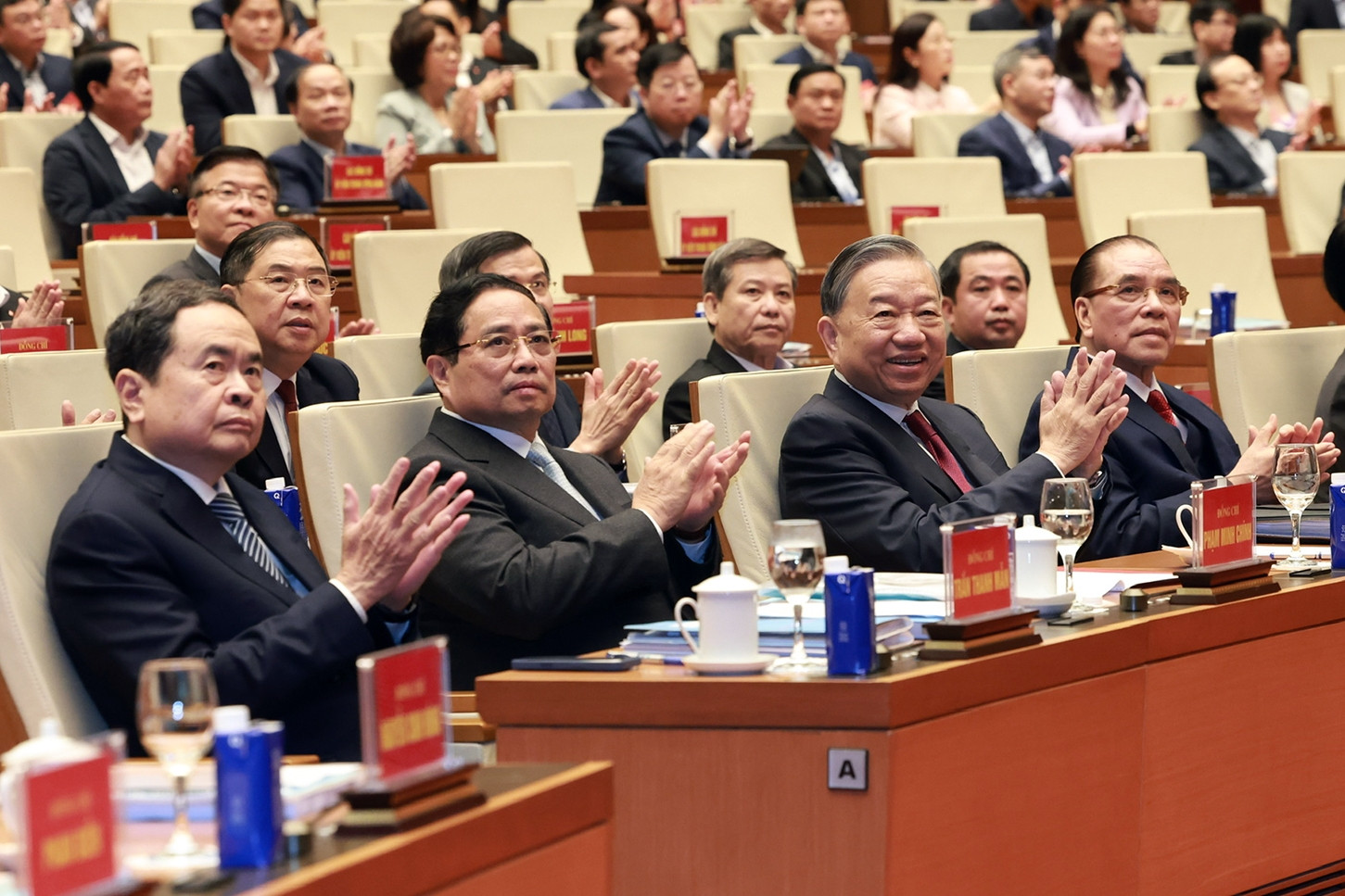 Cán bộ tốt có thể biến chủ trương đúng, hợp lý thành kỳ tích