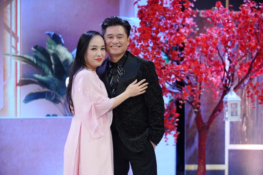 Cặp vợ chồng cùng là NSND và giám đốc nhà hát cực tình trên sóng VTV