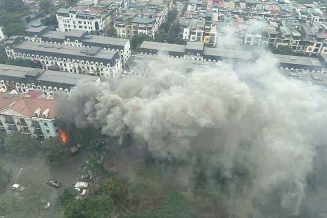 Cháy quán cà phê trong khu biệt thự liền kề ở Hà Nội