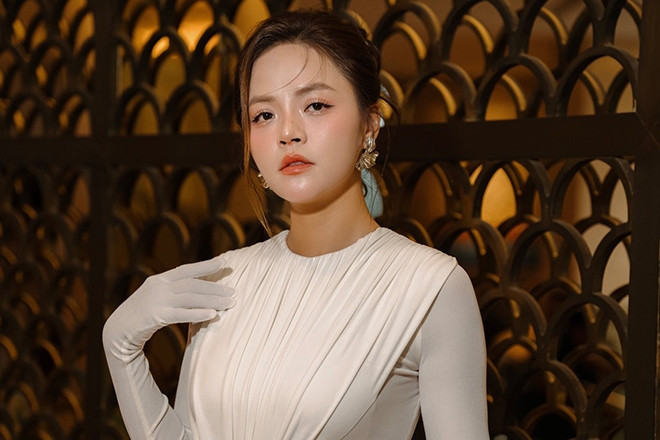 Diễn viên Thu Quỳnh đẹp như một 'nữ hoàng', Việt Hương và chồng trẻ tình tứ