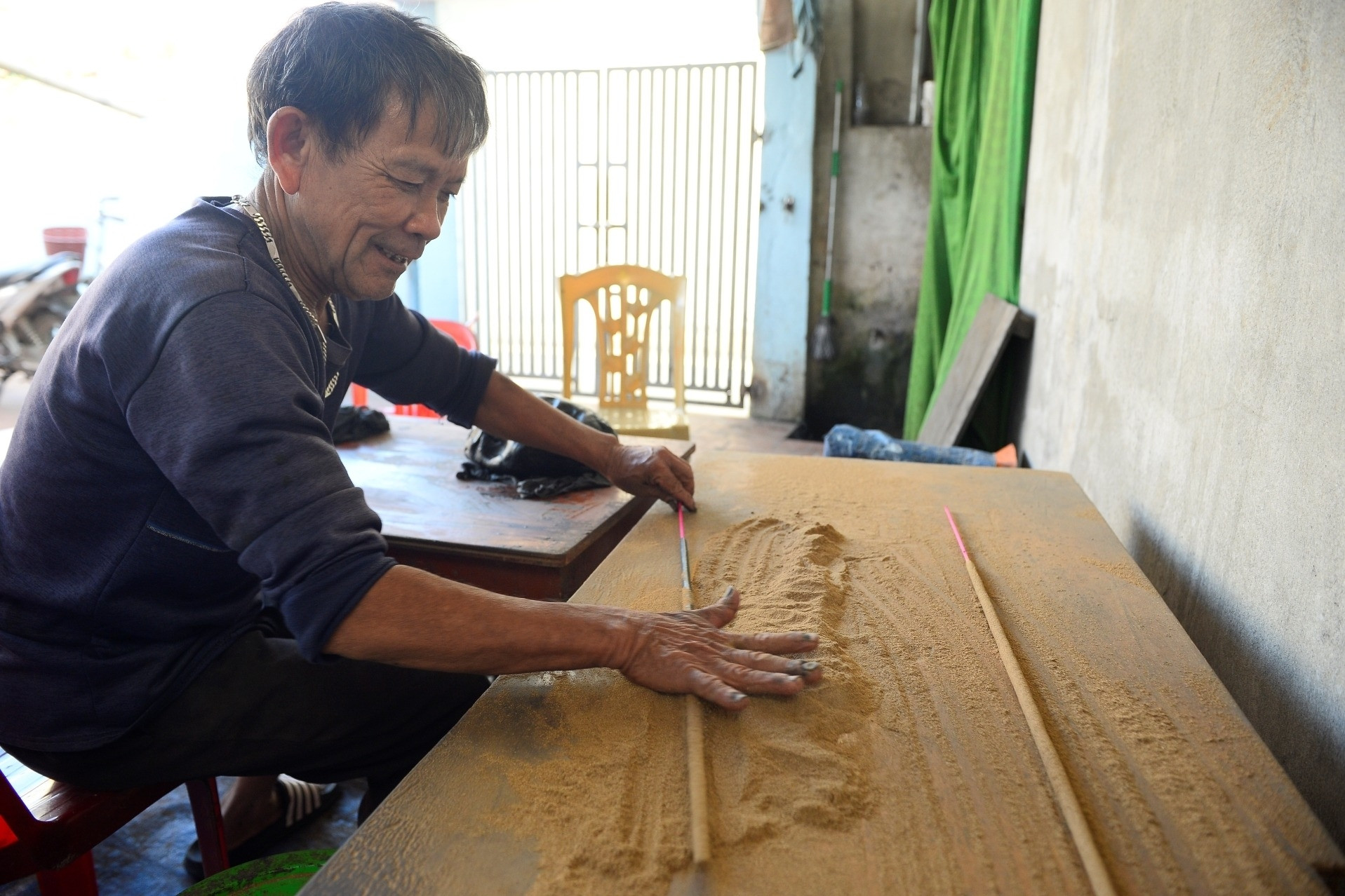 Hương truyền thống làm thủ công bằng tay ở Thanh Hóa “cháy hàng” dịp Tết