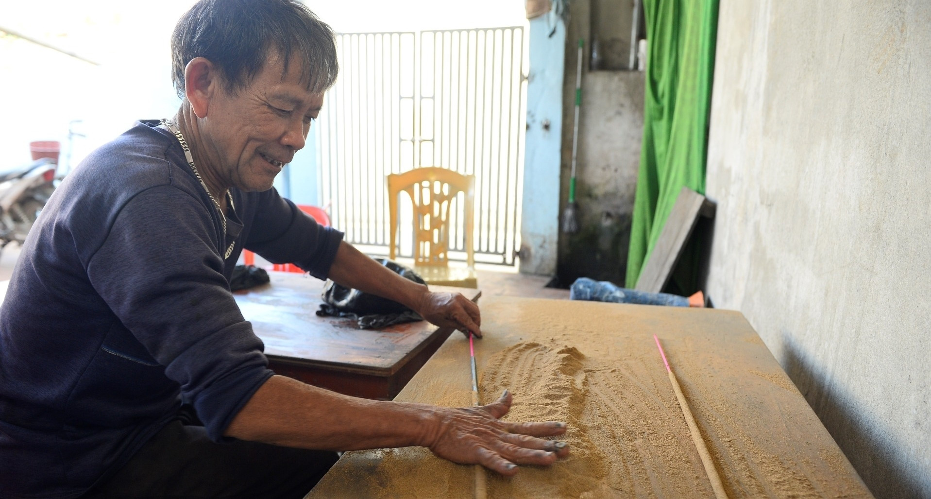 Hương truyền thống làm thủ công bằng tay ở Thanh Hóa “cháy hàng” dịp Tết