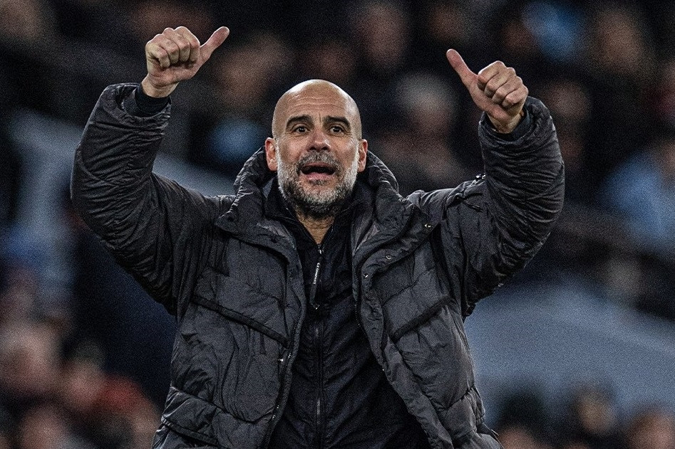 Man City tự tin đánh bại MU, ‘nổ’ 2 hợp đồng giữ Pep ở lại