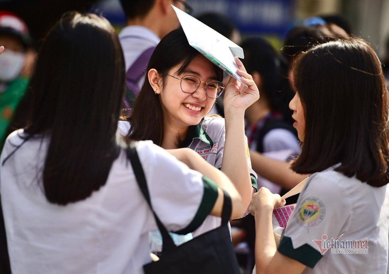 thi tieng anh chieu nay o tp hcm thi sinh noi gi 1.jpg