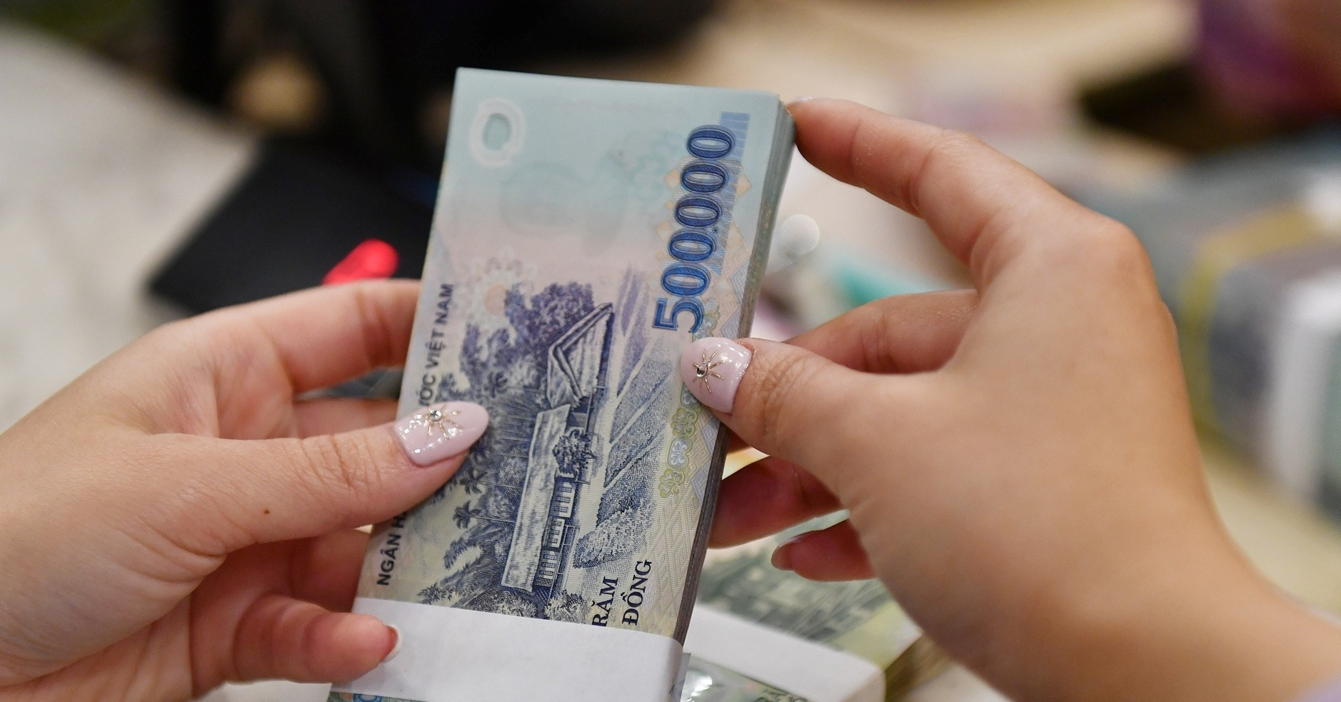 Biểu thuế thu nhập cá nhân mới hay cũ áp dụng cho tiền lương 6 tháng đầu năm 2026?