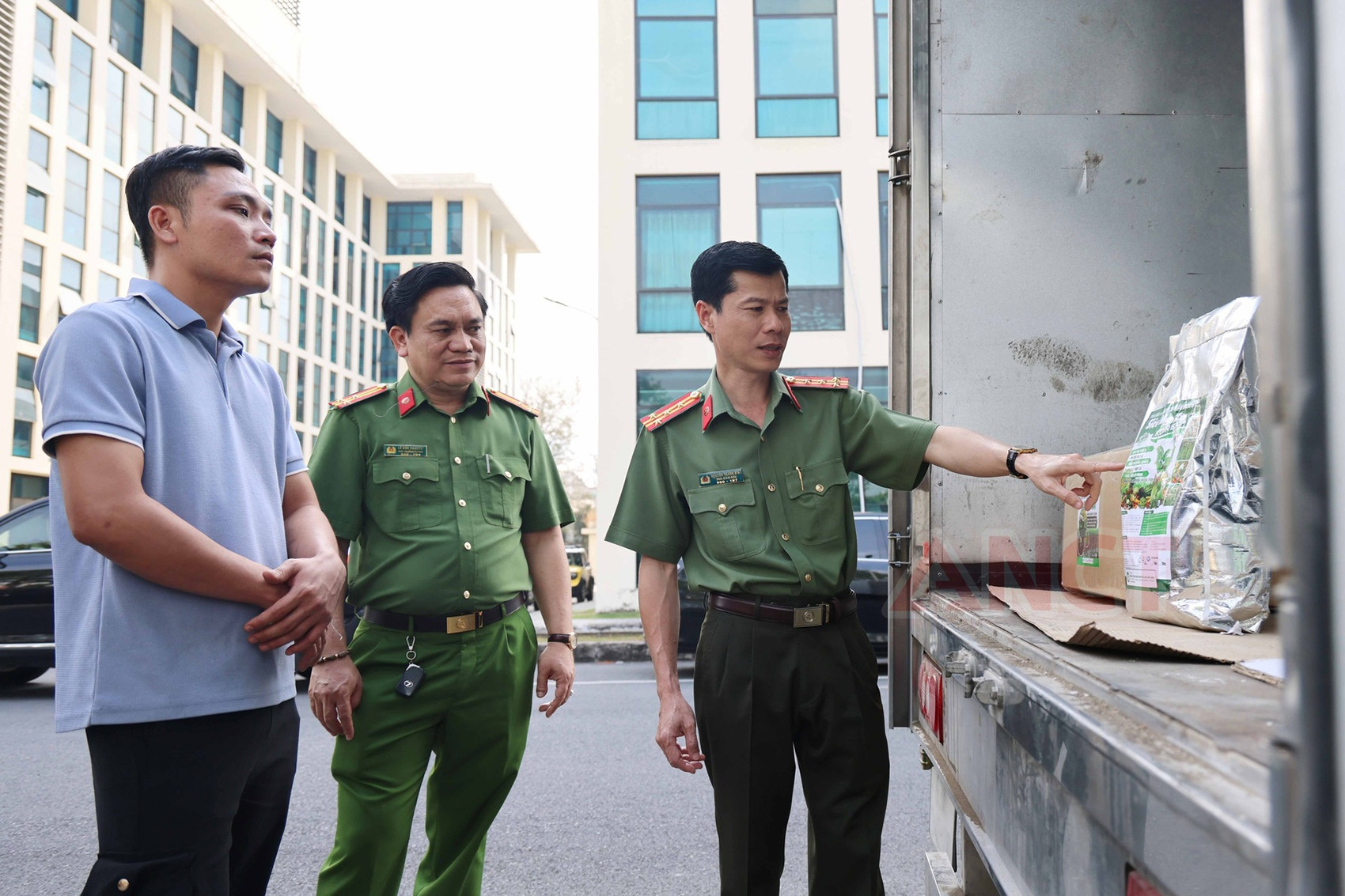 Vợ chồng lập 4 công ty sản xuất phân bón giả bán trên TikTok