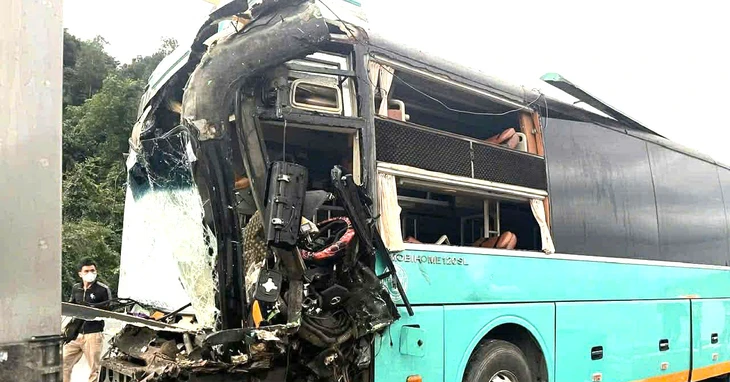 Bản tin sáng 8/2: Tai nạn liên hoàn trên cao tốc Vân Phong - Nha Trang