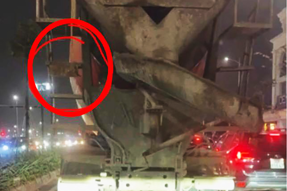 Tài xế xe bồn bị phạt 23 triệu đồng vì để bùn đất, xi măng che lấp biển số