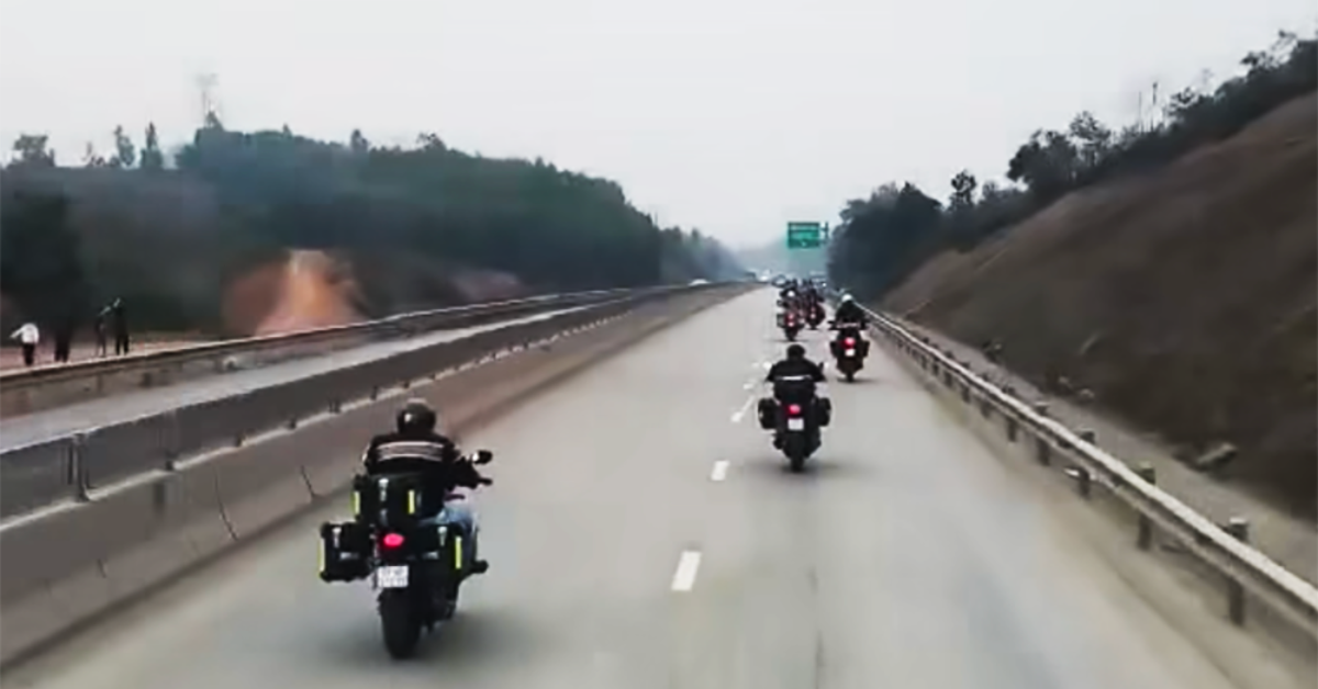 Nhóm tài xế xe mô tô phân khối lớn nhận 'phiếu phạt' vì đi vào cao tốc