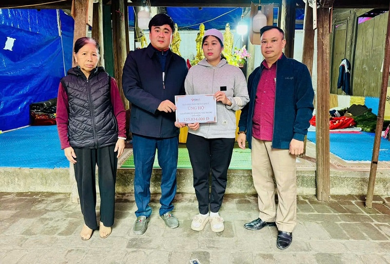 Bạn đọc giúp đỡ gia đình có 4 con thơ mồ côi cha hơn 125 triệu đồng