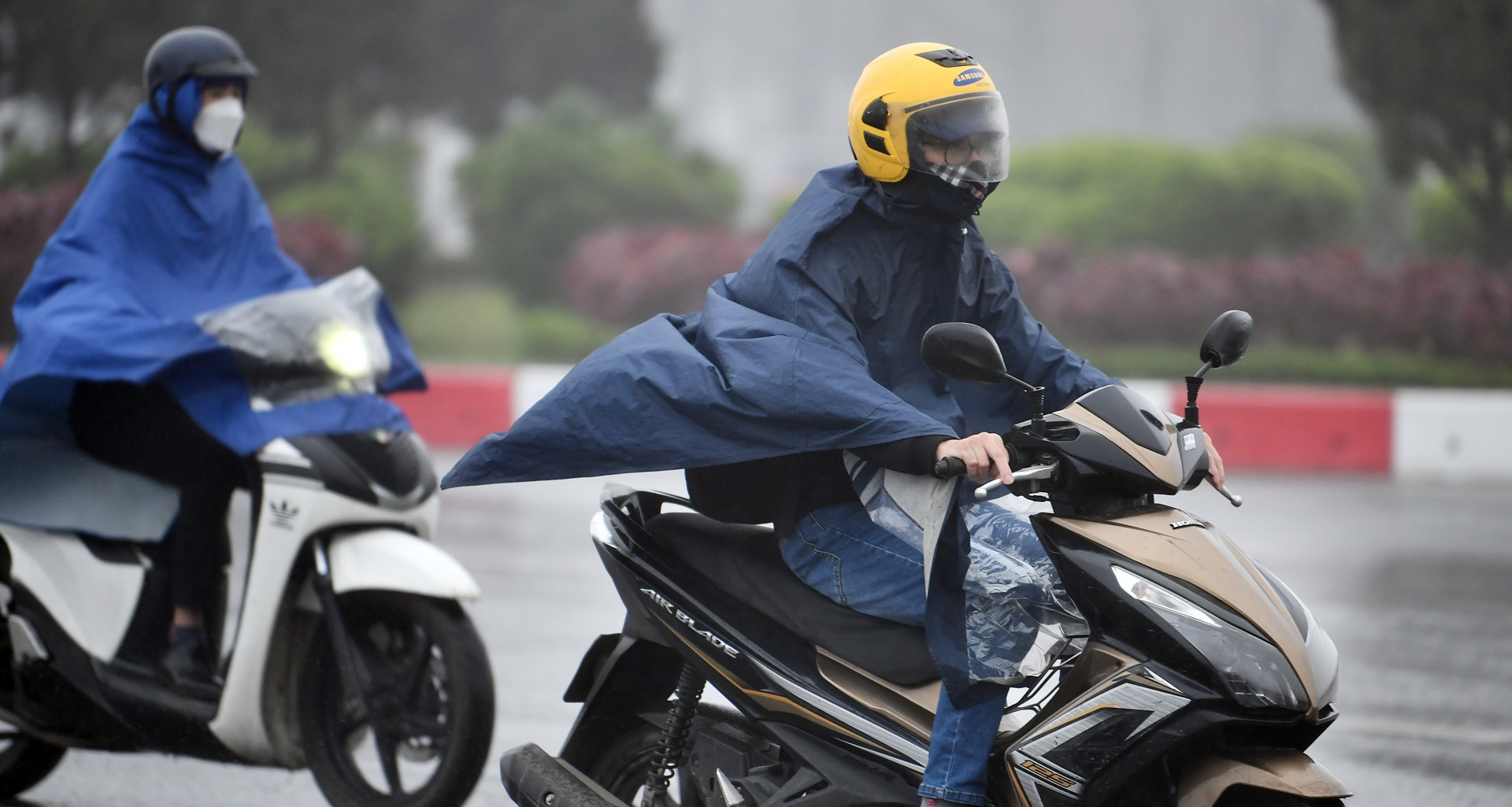 Không khí lạnh mạnh tràn về, miền Bắc mưa rét c...