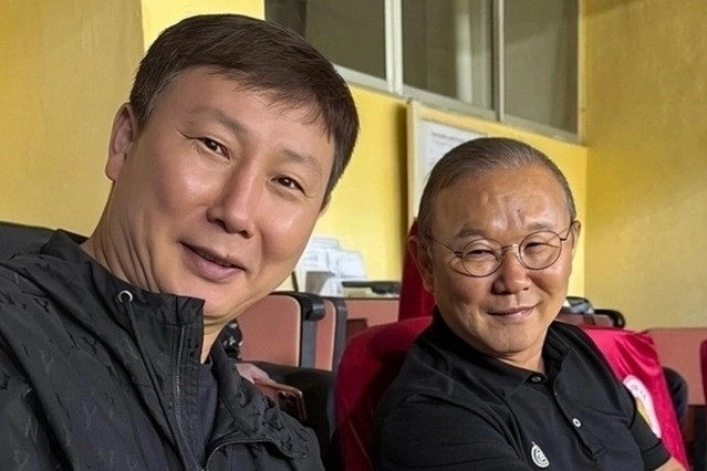 kim sang sik vs park hang seo.jpg