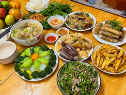 mâm cúng tất niên trần uyên.png