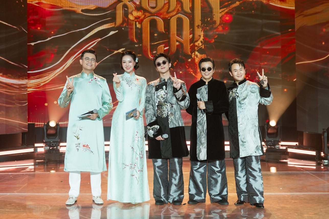 MC Thuỵ Vân VTV nổi bật khi xuất hiện cùng Mỹ Tâm, Hồng Diễm, Huyền Lizzie