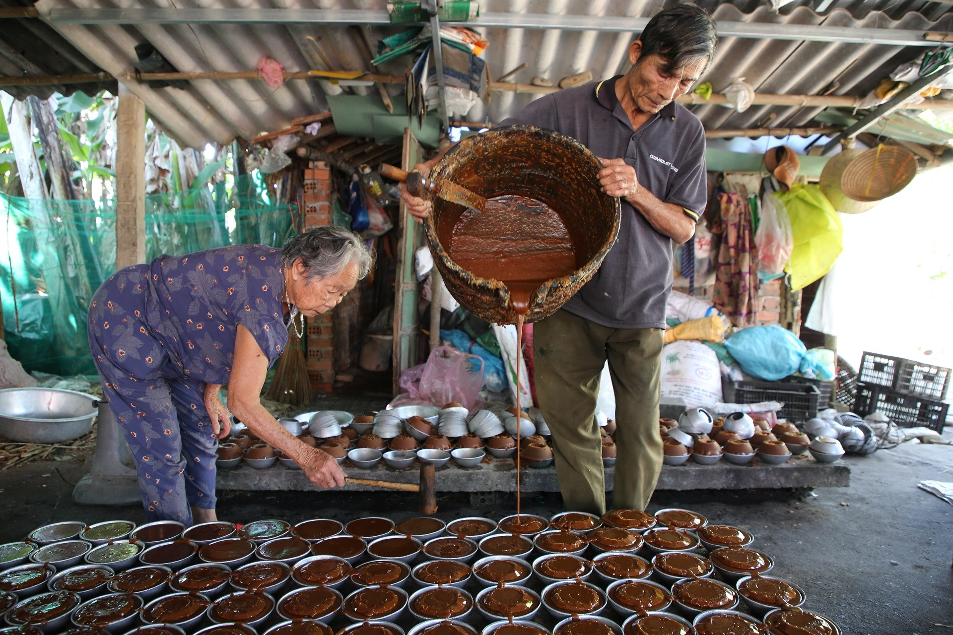 Người Đà Nẵng đỏ lửa từ đêm làm sản vật ngọt lịm dâng ông Công ông Táo