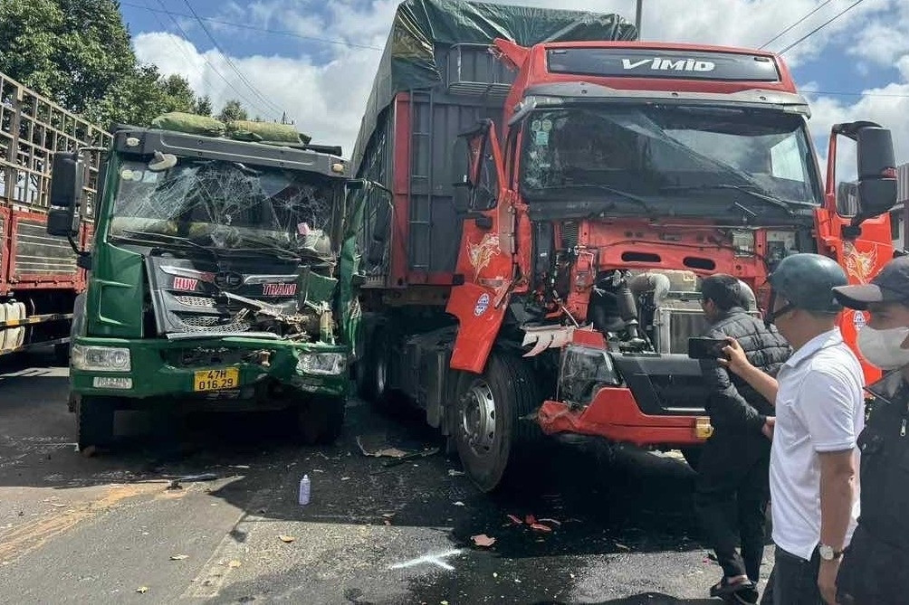 Nguyên nhân vụ tai nạn giao thông liên hoàn khiến 7 ô tô dính nhau hàng dài