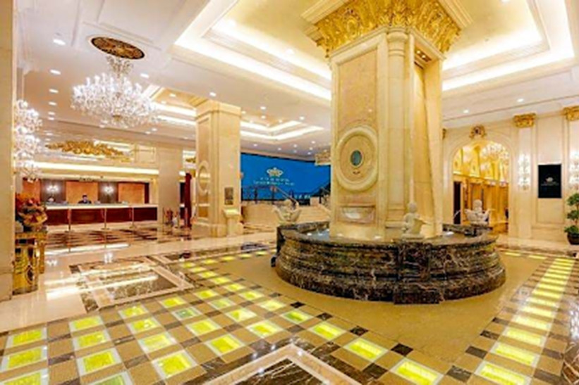 Những khách sạn xa hoa dát vàng ngay dưới sàn, tháo ra bán khi vàng tăng giá