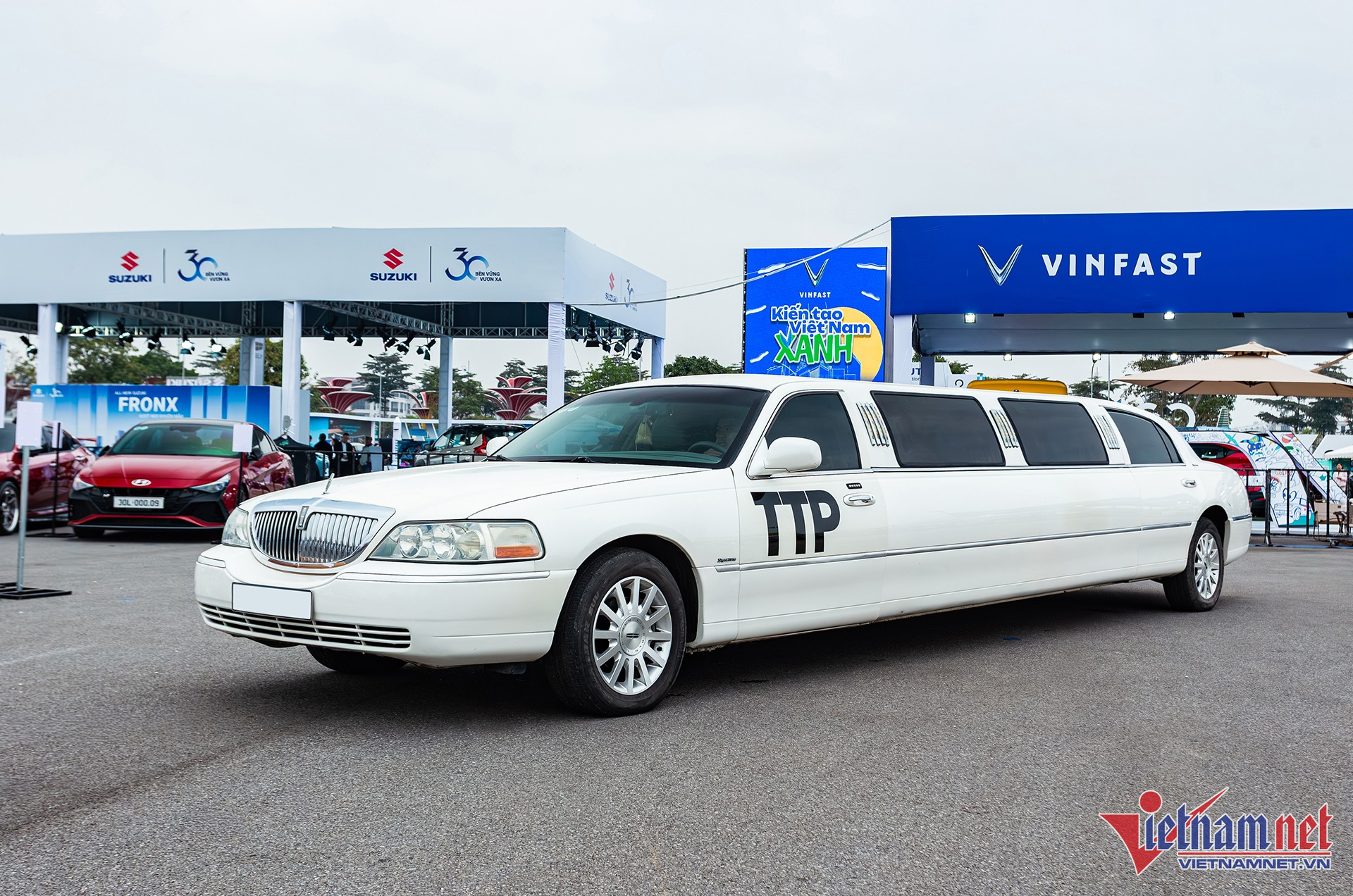 W-lincoln limousine 1.JPG.jpg