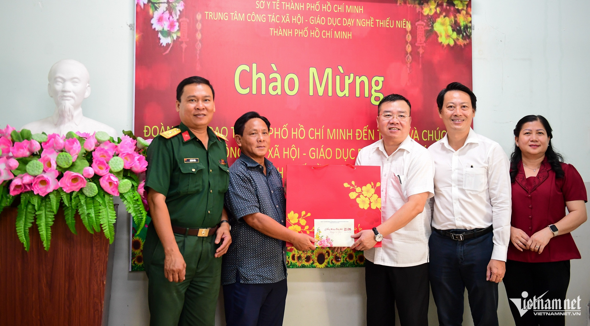 W-Sở DTTG TPHCM thăm chúc tết 9.jpg