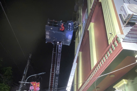 Bản tin trưa 9/2: Cháy quán cà phê ca nhạc ở Hà Nội, 15 người thoát nạn