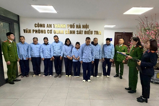 Bản tin chiều 9/2: Khởi tố 9 đối tượng lừa đảo hơn 318 tỷ đồng của ngân hàng